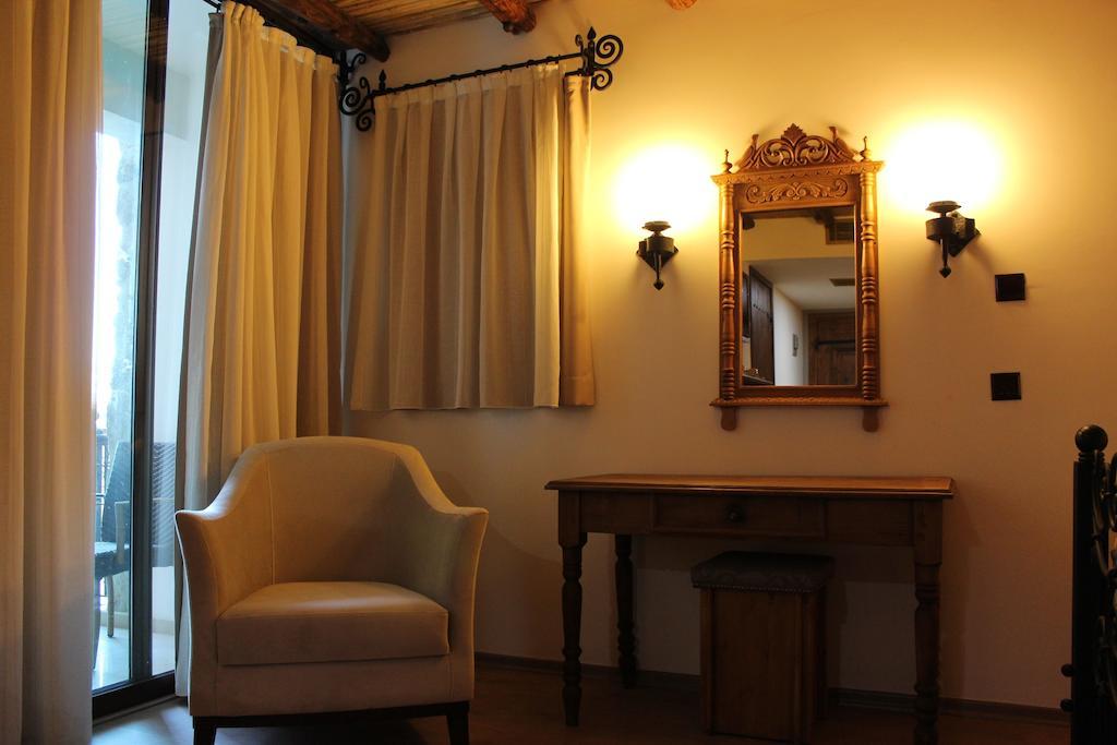 科莫利康纳克精品酒店 凯里尼亚 客房 照片